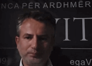 Bislimi: Kurti po luan lojë të dyfishtë për ta çuar Kosovën në zgjedhje