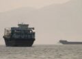 Sulmet SHBA-Iran ‘frenojnë’ trafikun në Hormuz, rritet presioni mbi tregjet e energjisë