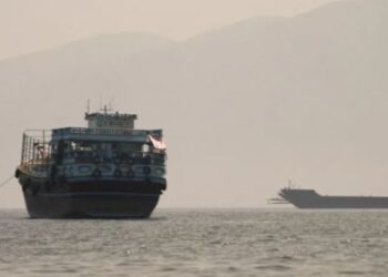 Sulmet SHBA-Iran ‘frenojnë’ trafikun në Hormuz, rritet presioni mbi tregjet e energjisë