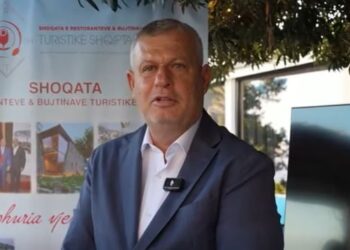 Shkëlqim Hajdari prezanton nismën e veçantë: ‘Bukë, ujë e vaj ulliri falas’ në çdo bujtinë, restorant e bar në trojet shqiptare!