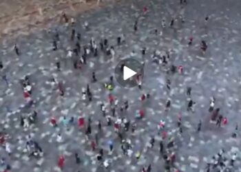 VIDEO NGA DRONI / Sa ishte pjesëmarrja sot në protestë rreth orës 20:00?!