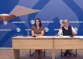 VIDEO / Sherr në PD! Kuçana i kërkon Berishës të respektohet Statuti, ndërpritet mbledhja