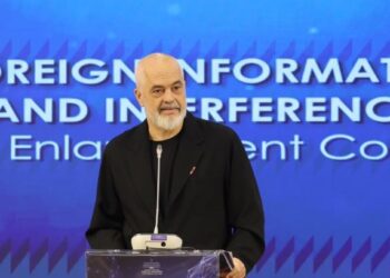 Rama ngre alarmin për luftën hibride: “Revolucioni i flamingove”, shembull i jashtëzakonshëm i dezinformimit!