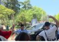 FOTOLAJM / Protestuesit, breshëri vezësh ndaj makinës së Taulant Ballës