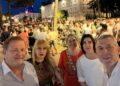 FOTOLAJM / Gjin Gjoni i bashkohet protestës para Kryeministrisë: Të largojmë qeverinë!