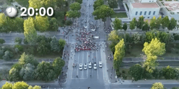 VIDEOLAJM/ Pamjet me dron! Ja sa është pjesëmarrja në protestën përpara Kryeministrisë