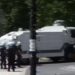 VIDEO / Protestuesit ulen para Kuvendit, Policia hap rrugën me autobot dhe lotsjellës! Has në rezistencë të dhunshme