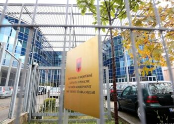 Në kërkim nga SPAK për dosjen “Plumbi i artë”, ekstradohet nga Gjermania ish-sekretarja e gjykatës Denada Toda