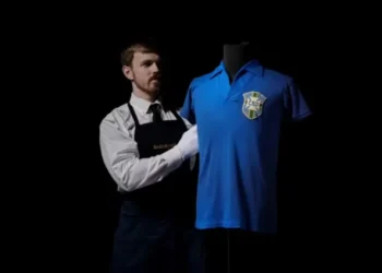 Ikona e futbollit në Brazil e veshi në Botërorin 1958, del në ankand bluza e Pelé