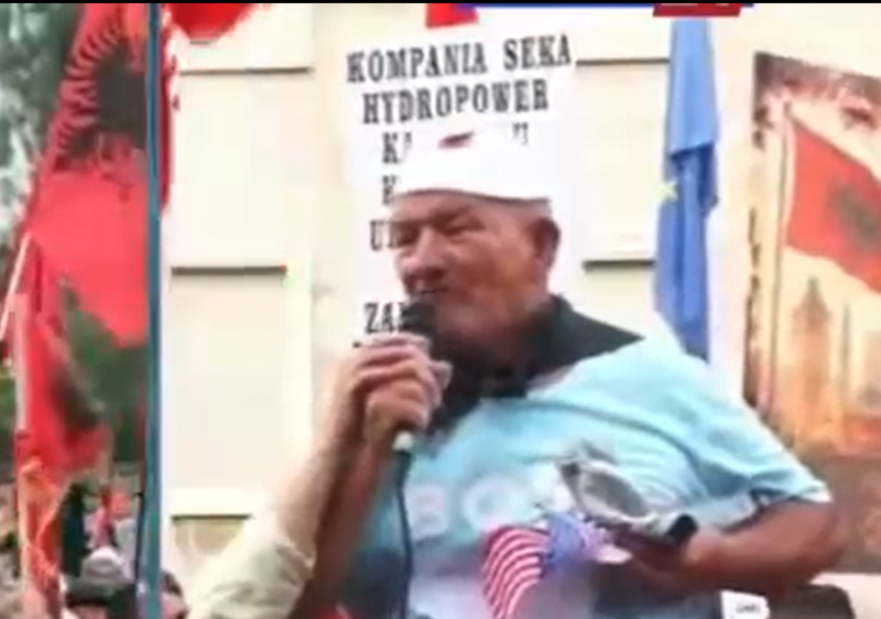 VIDEO  Protestuesi shpërthen ndaj kryeministrit Rama  Hiq dorë nga Vlora  se do të 