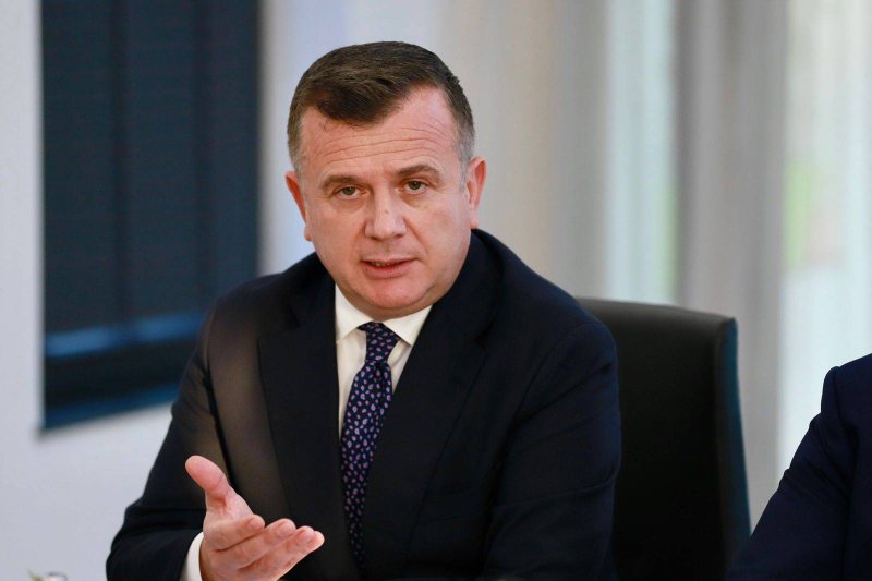Arkivoli në protestë  Balla  E sollën mbështetësit e PD  Berisha e ka bërë këtë akt të turpshëm 28 vite më parë me Azem Hajdarin