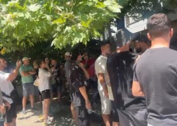 Zhvillohet seanca gjyqësore për 21 qytetarët e arrestuar, protestuesi me epilepsi shfaq probleme shëndetësore