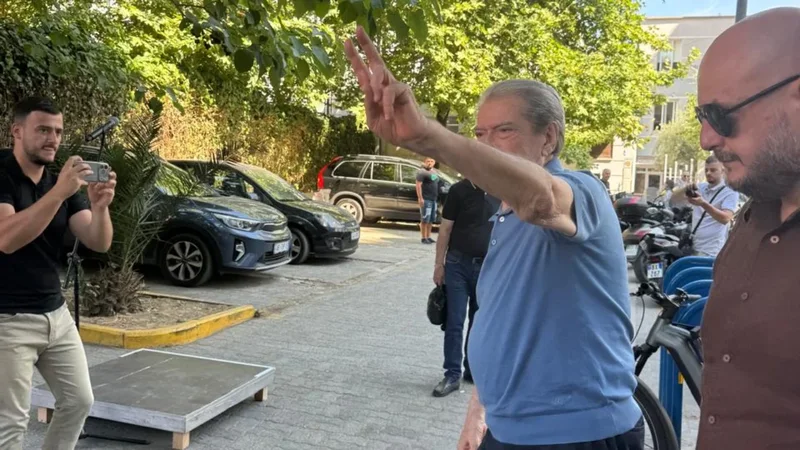 Berisha sulmon protestuesit  Janë vegla të Ramës 