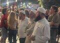 FOTOLAJM/ Të shoqëruar nga besimtarë, një grup hoxhallarësh shfaqen çdo ditë në protestë