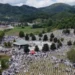 “Bota të mos harrojë”/ Masakra e Srebrenicës, mijëra vetë nisin Marshimin e Paqes