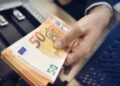 Euro në rënie të lirë, monedha europiane arrin një tjetër minimum historik