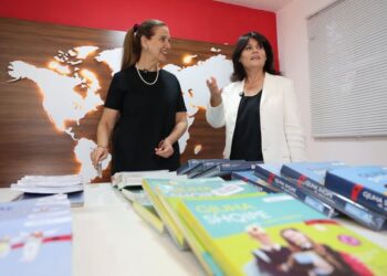 Tekste shkollore falas për diasporën/ Qeveria financon librat shqip, nis shpërndarja në 15 vende