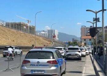 Kanye West performon sonte në një koncert në Tiranë, nis zbatimi i masave të qarkullimit