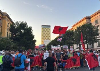 Protesta në ditën e 43-të, qytetarët marshojnë drejt Kryeministrisë