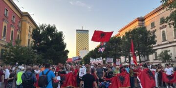 Protesta në ditën e 43-të, qytetarët marshojnë drejt Kryeministrisë