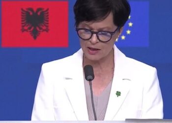 Kos: Shfuqizimi i ligjit për zonat e mbrojtura dhe ai për investimet strategjike, thelbësor për integrimin e Shqipërisë në BE