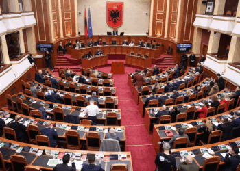 Kuvendi mblidhet në seancë plenare, në fokus financat, bujqësia dhe hekurudha Tiranë-Durrës