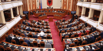 Kuvendi mblidhet në seancë plenare, në fokus financat, bujqësia dhe hekurudha Tiranë-Durrës