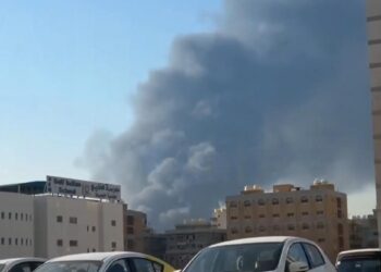 Sulmet iraniane godasin Kuvajtin, shpërthejnë zjarre në centrale energjie, plagosen zjarrfikësit