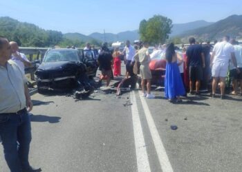 Aksident në Rrugën e Kombit, përplasen dy automjete, dy të plagosur