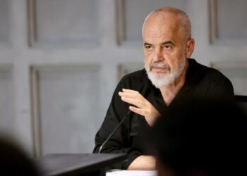 “Vendimet për Aeroportin e Vlorës dhe Zvërnecin i firmosi Sali Berisha”, Balla publikon dokumentin (VIDEO)