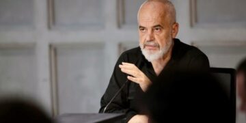 “Vendimet për Aeroportin e Vlorës dhe Zvërnecin i firmosi Sali Berisha”, Balla publikon dokumentin (VIDEO)