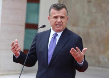“Vendimet për Aeroportin e Vlorës dhe Zvërnecin i firmosi Sali Berisha”, Balla publikon dokumentin (VIDEO)