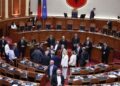 Kaos në Kuvend, opozita bllokon seancën pas raportimit të Avokatit të Popullit
