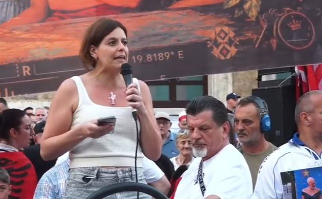 Pushoi nga puna dy bashkëpunëtorë  gjobitet me 300 mijë euro eurodeputetja që protestoi në Shqipëri