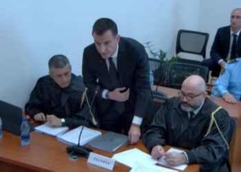 Seanca ndaj Veliajt shtyhet sërish, gjykata gjobit avokatin