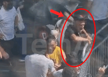 Kaos para Kuvendit, momenti kur qytetari goditet me send të fortë nga protestuesit (VIDEO)