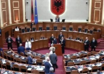 Nuk nisin ende pushimet për deputetët! Peleshi firmos urdhrin e ri, cakton ditën e hënë seancë plenare! Zbardhet rendi i ditës