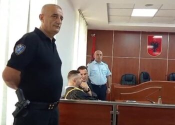 “A e ke bërë Magjistraturën?”, Tom Deda e sfidon publikisht Ols Dadon: U desh të largohesha unë, që të bëheshe ti prokuror