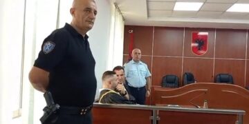 “A e ke bërë Magjistraturën?”, Tom Deda e sfidon publikisht Ols Dadon: U desh të largohesha unë, që të bëheshe ti prokuror
