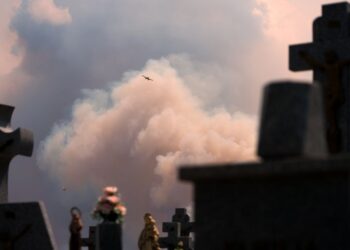 Situata jashtë kontrollit nga zjarret, më shumë se 300 mijë persona largohen nga Franca dhe Spanja