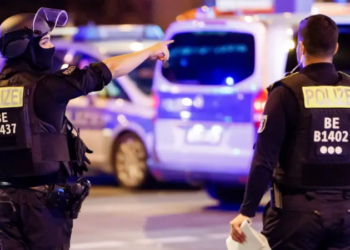 Sulm në Paradën e Berlinit, makina futet mes turmës! Humb jetën një grua, 16 të plagosur