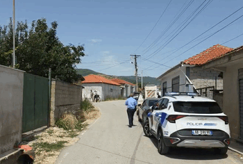 E rëndë në Pogradec, ra në kontakt me rrymën elektrike humb jetën elektricisti