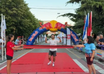 Pistë maratone buzë liqenit të Ohrit, 550 atletë nga mbi 30 vende marrin pjesë në garën ndërkombëtare të Pogradecit