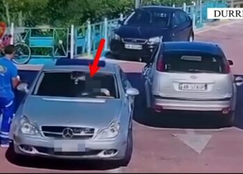 Furnizoi makinën me karburant dhe pagoi me euro false, arrestohet 24 vjeçari në Rrogozhinë