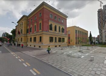 Ndryshimet në ligjin për administratën prekin drejtpërdrejt zyrtarët e kabineteve të ministrave, zbardhen rregullat e reja