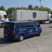 Aksident në portin e Durrësit, drejtuesi i një furgoni përplaset nga kamioni, transportohet në spital
