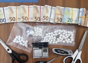 Pjesë e rrjetit të trafikut të kokainës në Itali, arrestohet shqiptari. I gjenden drogë, 7 mijë euro cash dhe peshore