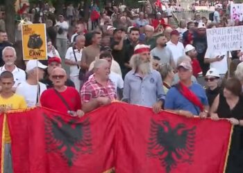 Mbahet sot protesta e 60 kundër klasës politike, qytetarët marshojnë drejt Kryeministrisë