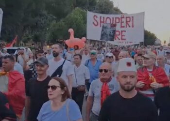 61 ditë protestë, qytetarët marshojnë sërish drejt Kryeministrisë
