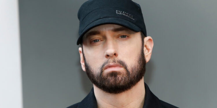 Mbi 100 palë atlete nga koleksioni i Eminem dalin në ankand, disa prej tyre vlerësohen deri në 35 mijë dollarë